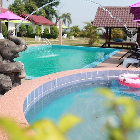 Moon River Resort Ubon Ratchathani Bagian luar foto