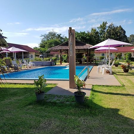 Moon River Resort Ubon Ratchathani Bagian luar foto