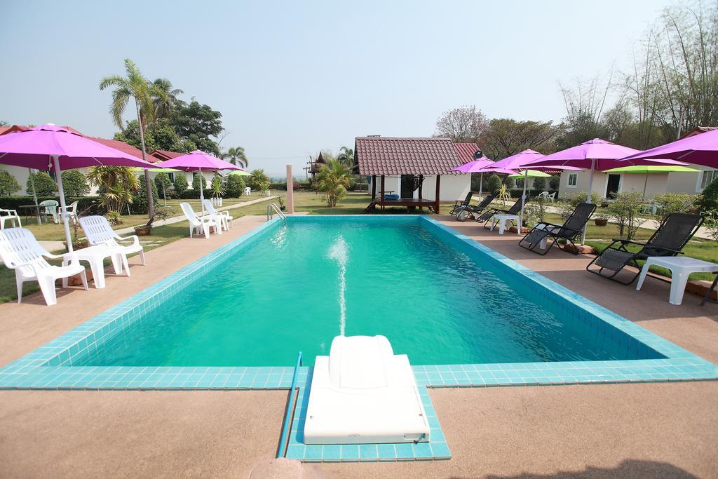 Moon River Resort Ubon Ratchathani Bagian luar foto