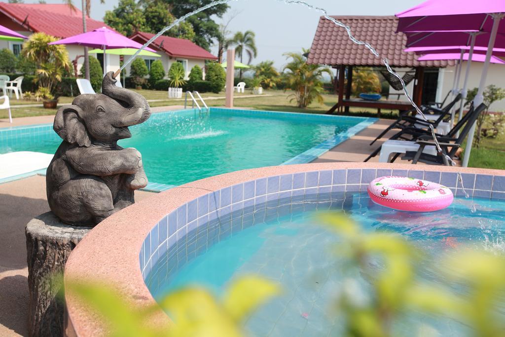 Moon River Resort Ubon Ratchathani Bagian luar foto