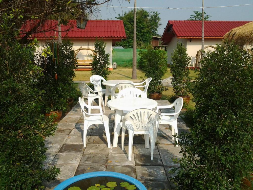 Moon River Resort Ubon Ratchathani Bagian luar foto