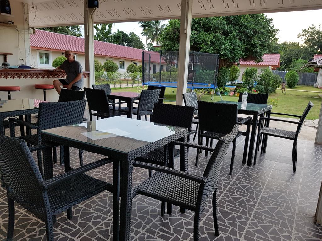 Moon River Resort Ubon Ratchathani Bagian luar foto
