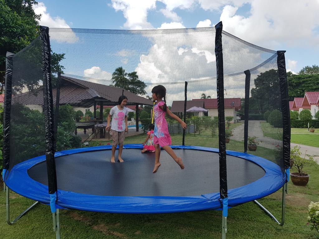 Moon River Resort Ubon Ratchathani Bagian luar foto