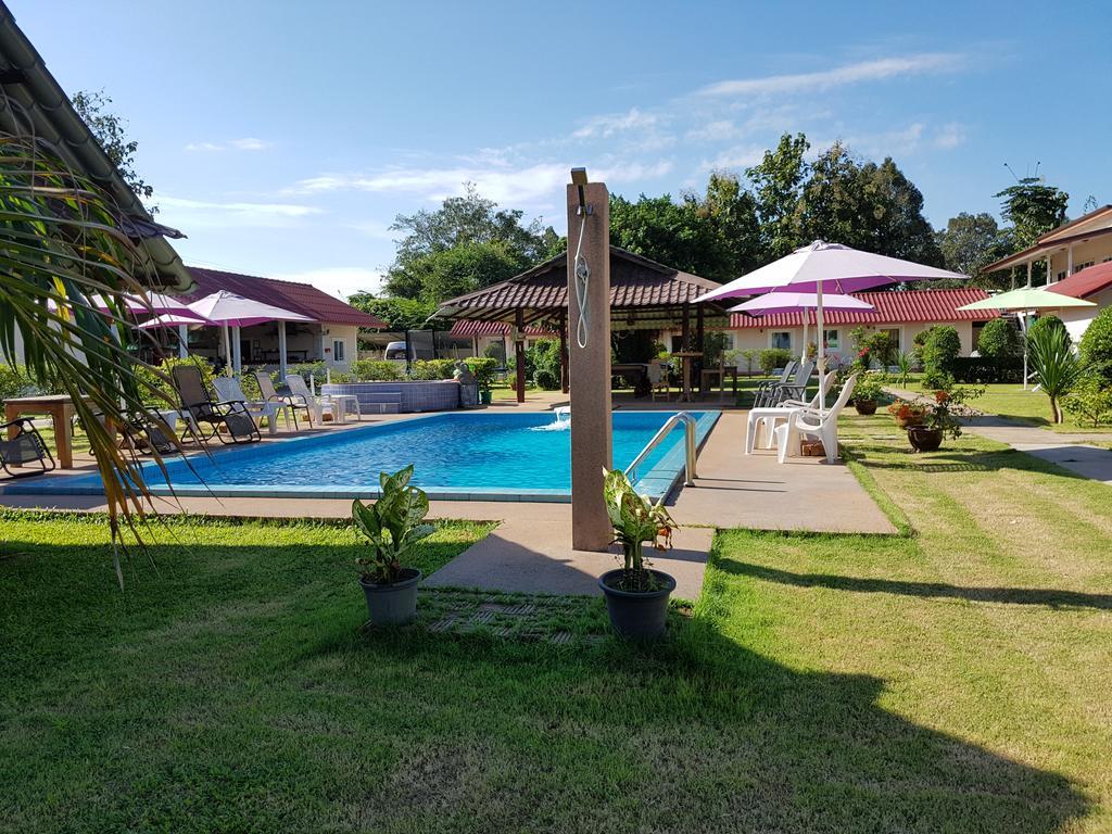 Moon River Resort Ubon Ratchathani Bagian luar foto