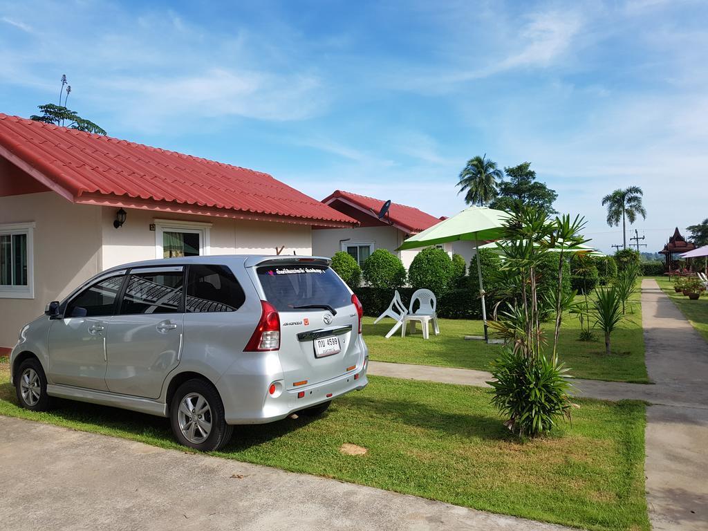Moon River Resort Ubon Ratchathani Bagian luar foto