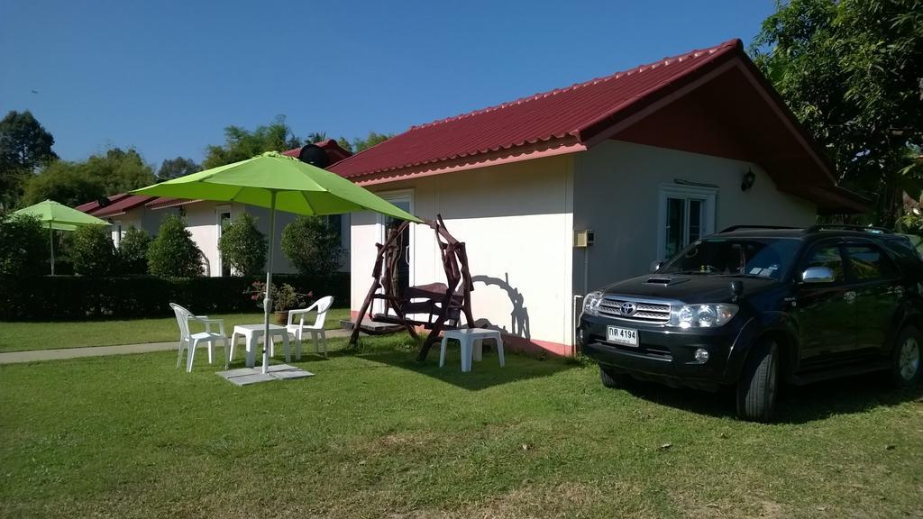 Moon River Resort Ubon Ratchathani Bagian luar foto